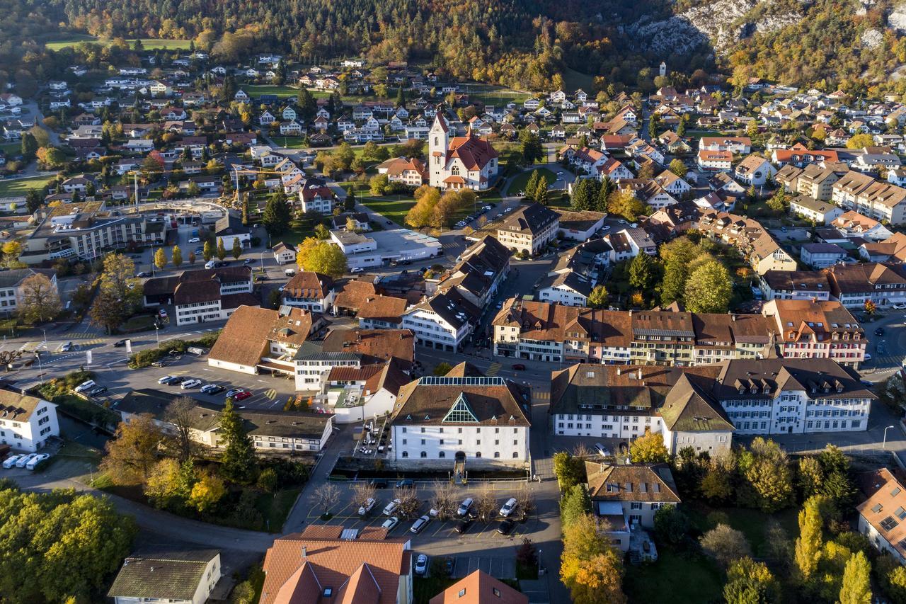 ホテル バルスタル Balsthal エクステリア 写真